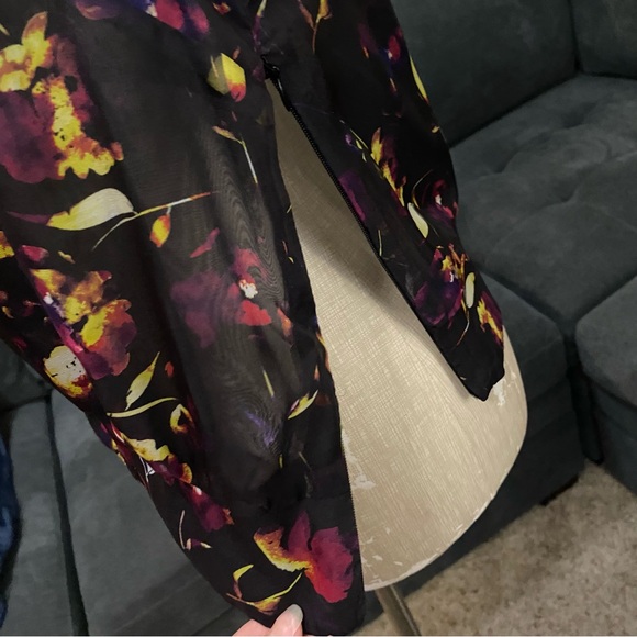 NWT bebe Bell Sleeve Chiffon Floral Top - Picture 9 of 16